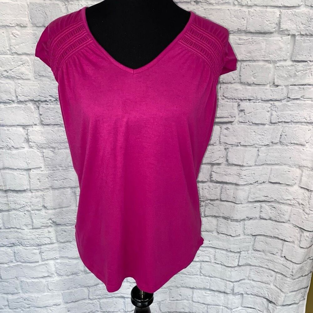St. John’s Bay active v-cut top with pleated shoulder size petite LG